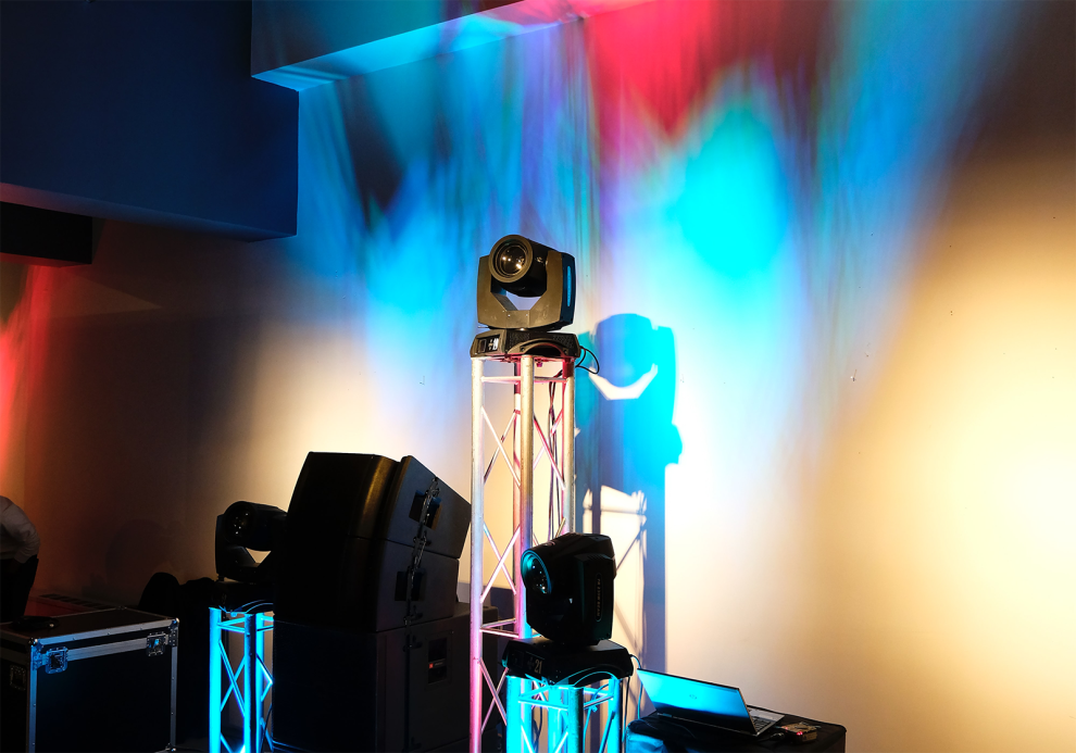 Vill du hyra partytält Värnamo eller ha hjälp med scenbygge?